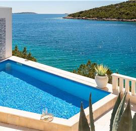 6 Bedroom Waterfront Villa with Pool in Uvala Ljubljeva near Trogir, Sleeps 12-13
